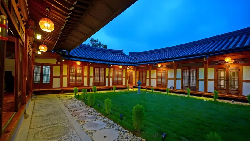 Pungnamheon Old House in Jeonju Hanok Village - Image 1