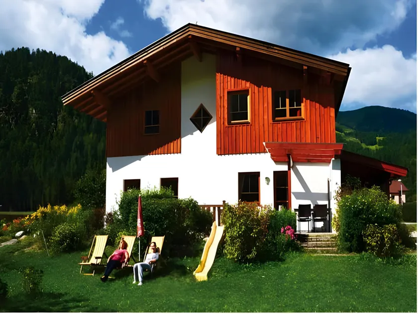 4-bed room, bath, toilet - Image 1