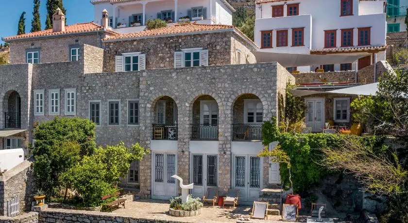 ONOS RESIDENCE - Image 1
