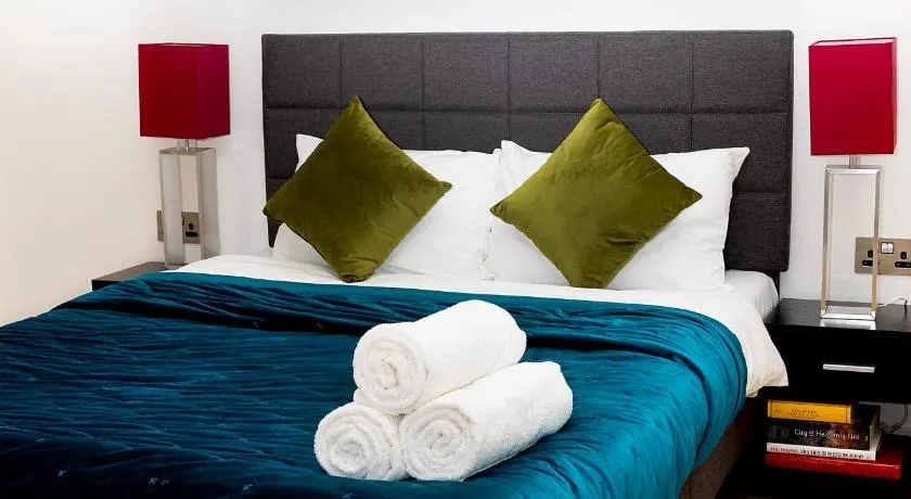 Peninsula Life- Stylish Greenwich 1bed Flat - Image 1