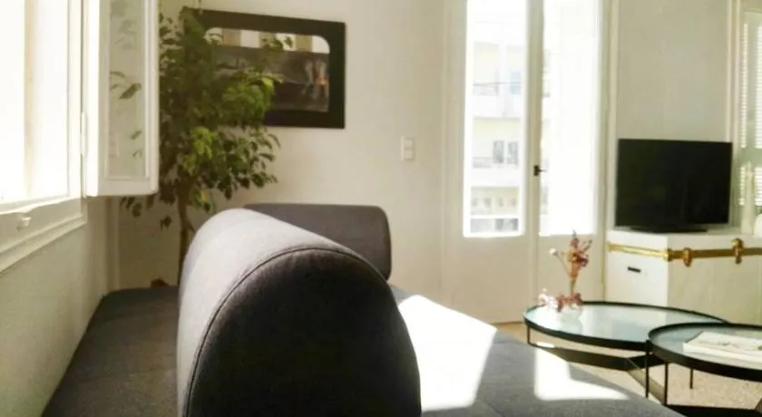DECO Apartment - Image 1