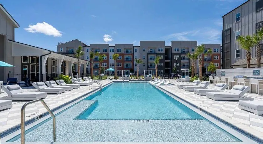 Luxury Resort Living, Pool, BBQ, Fitness Center, 1st Floor, Minutes 2 May Clinic - Image 1