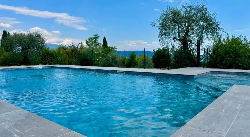 Garda Lake View Pool & Parking - Image 1