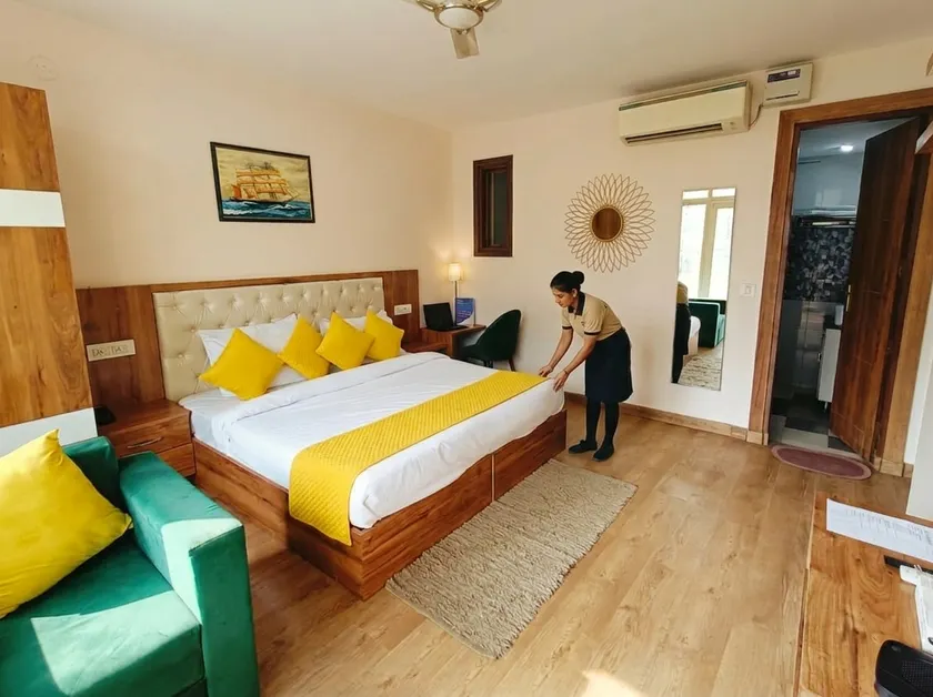 The Sandalwood Hotel - Near Medanta Medicity Gurgaon - Image 1