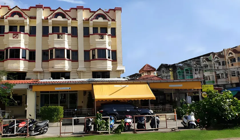 Oasis Hostel & Bar - Image 1