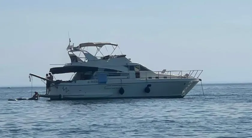 yacht Twenty Seven - Image 1