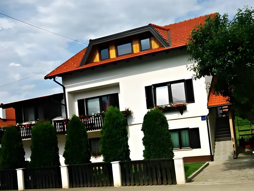 House Leonarda - Image 1