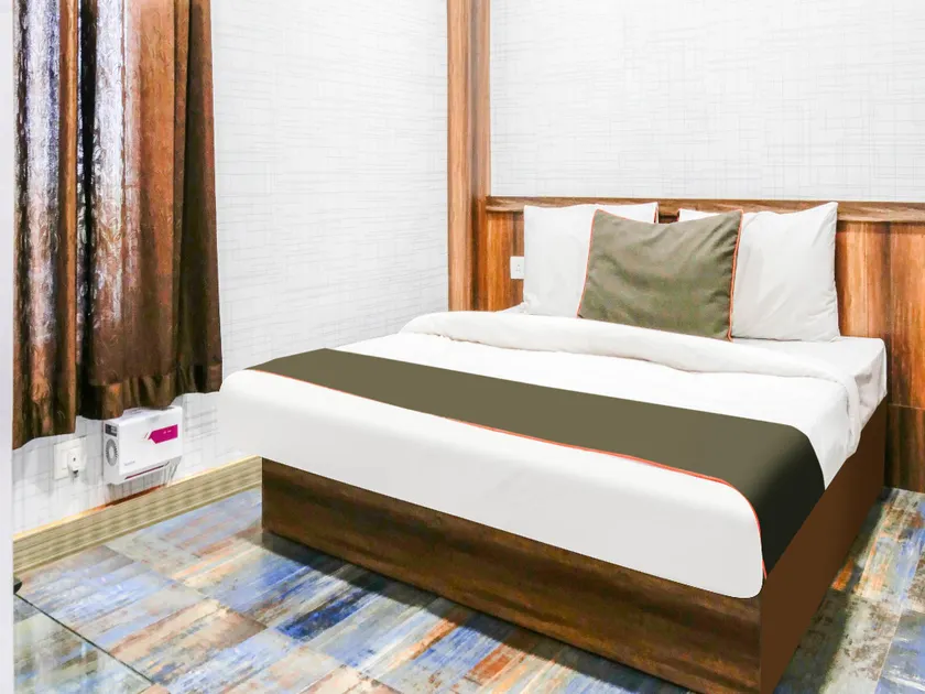 Collection O Hotel Day & Night - Image 1