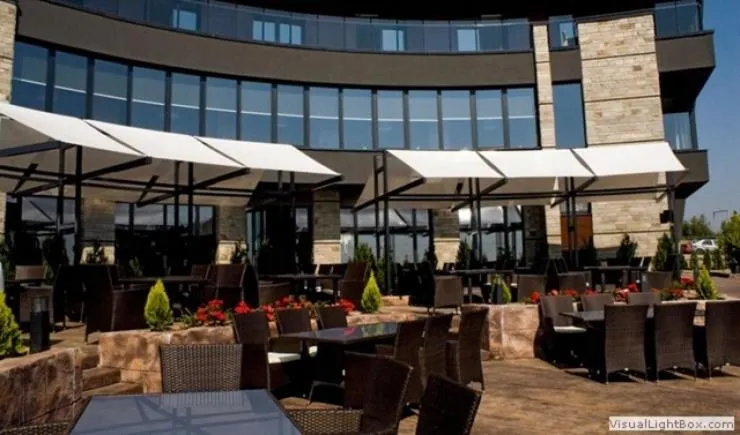 Face Hotel - Image 1