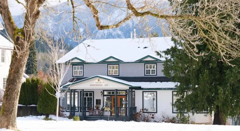 Courthouse Inn Revelstoke - Image 1