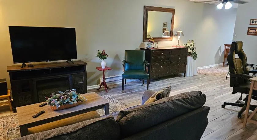 Guest Suite in Paoli with Private Entrance - Image 1