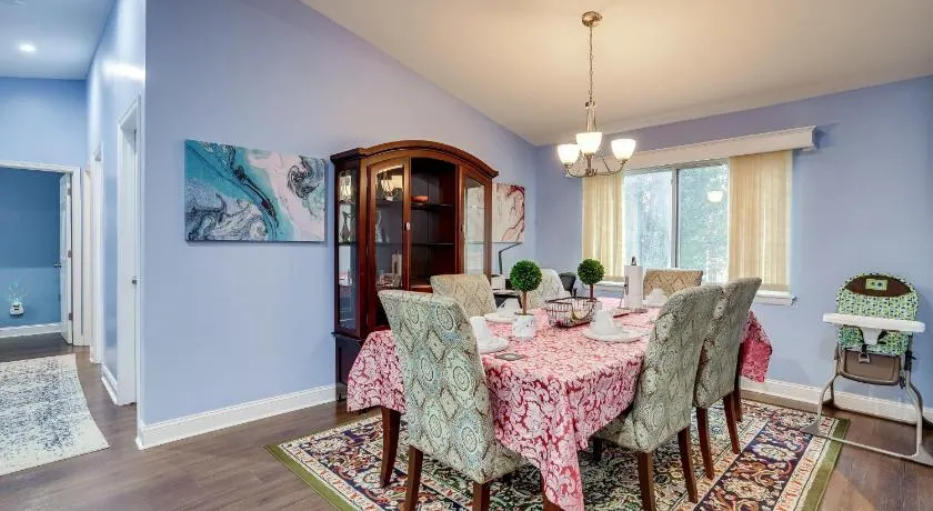 Escape to our cozy 3 Bed Rm 2 Bath Unit in Alexandria VA - Image 1