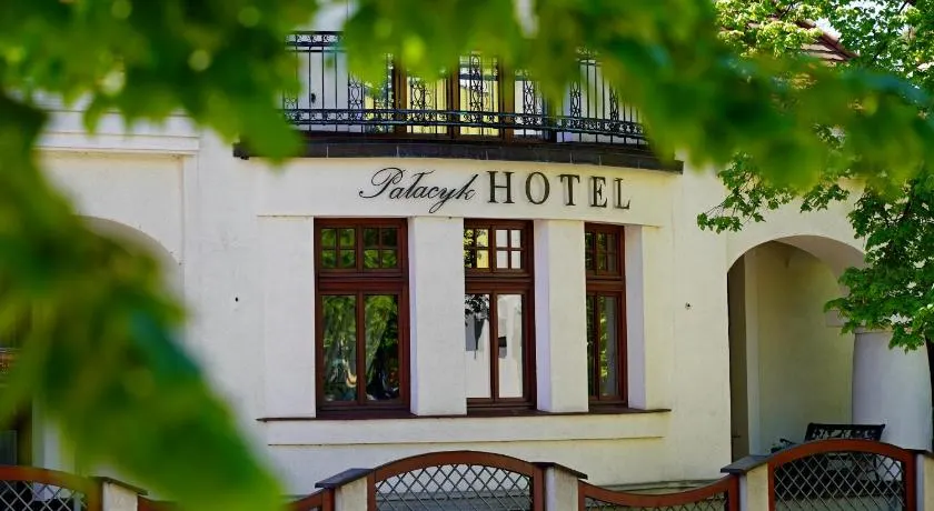 Hotel Pałacyk Konin - Image 1