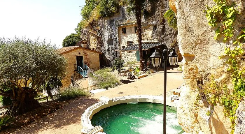 Chez Les Grottes - Image 1