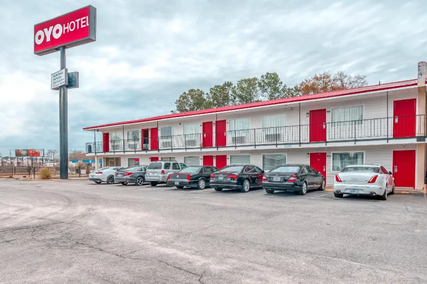 OYO Hotel Fayetteville S Eastern Blvd - Image 1