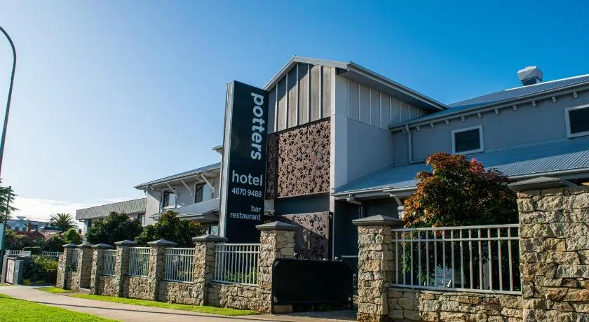 Potters Toowoomba Hotel - Image 1