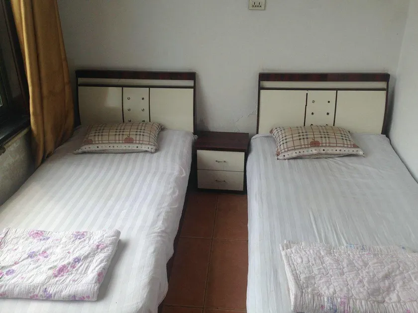 Yixin Hotel - Image 1