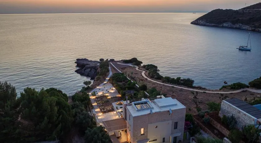 Terra Petra Luxury Villa - The Seafront Retreat - Image 1