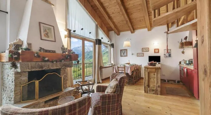 Gleise Lodge apartment with Balcony & Views - Happy Rentals - Image 1