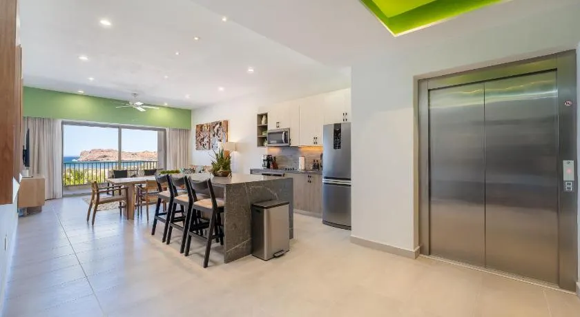 New Luxurious Oceanfront 2 Bedroom Condo with Stunning Views - Image 1