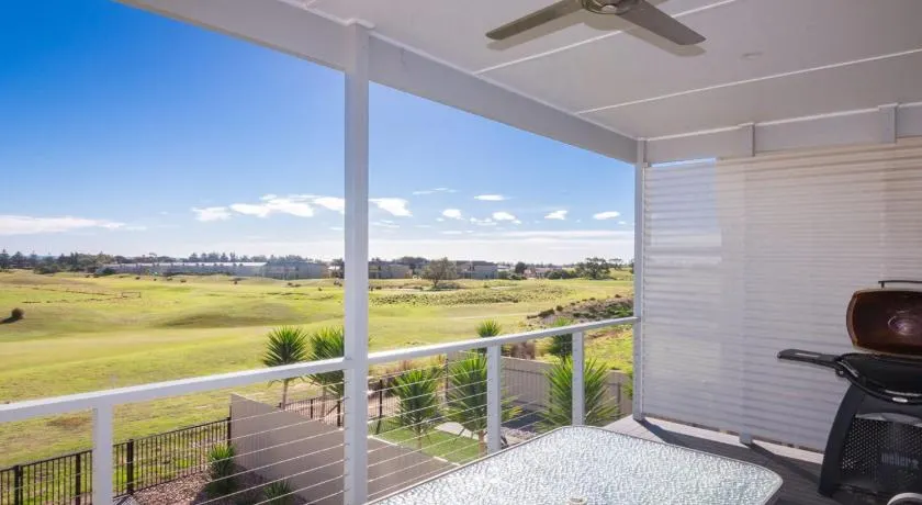 Tempo ausente - 50 Turnberry Drive - Image 1