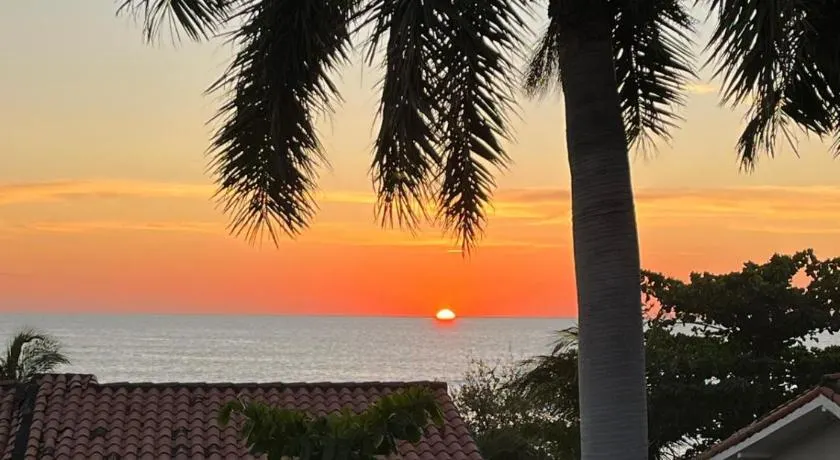 Beach Front Condo for 10 people - Image 1