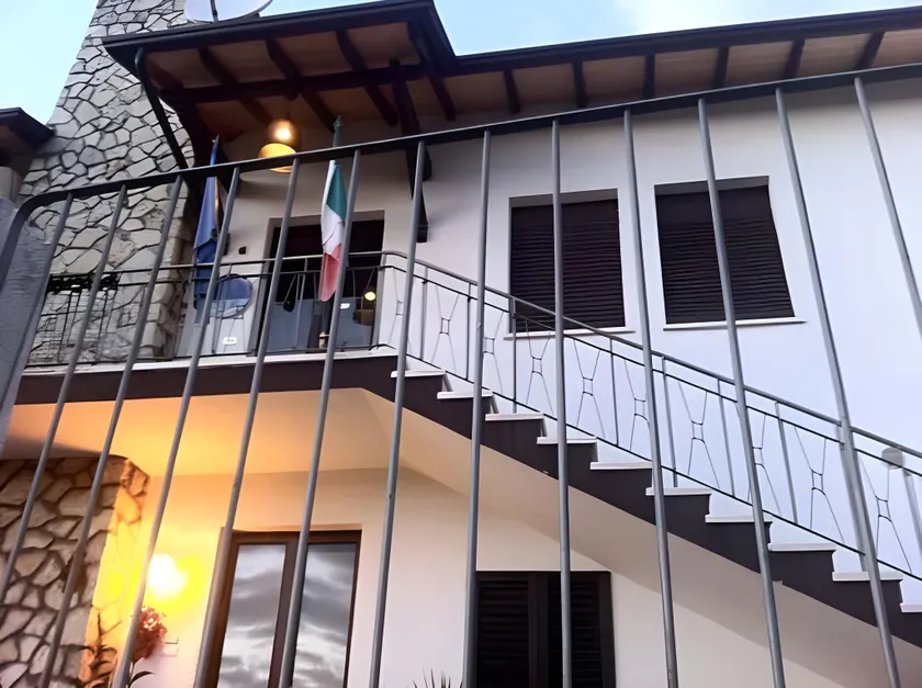 Guest House Villa de Ros - Image 1