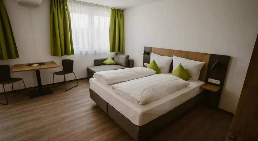 Motel Sleep Inn - Image 1