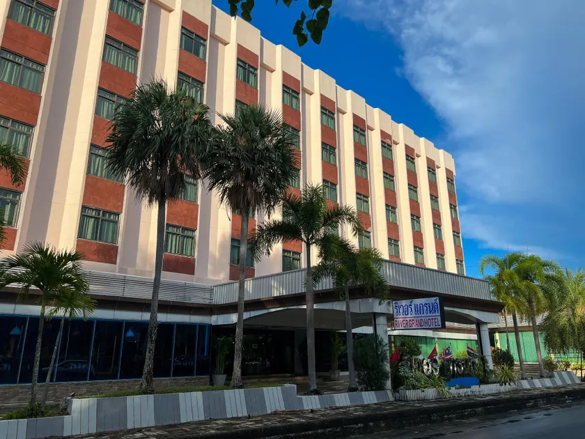River Grand Hotel - Image 1