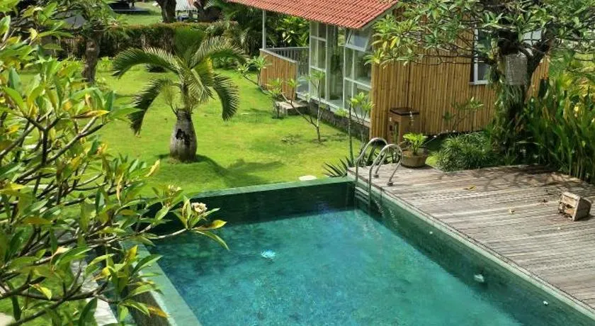 Rumah Putih Beachfront Bungalow - Image 1