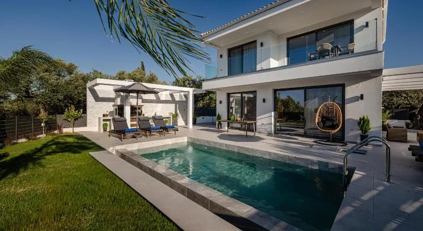 Noka Luxury Seaview Villa - Image 1
