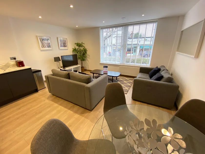 Roomspace Serviced Apartments - Harvest Lane - Image 1