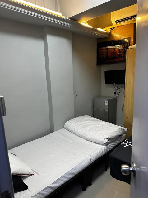 Furnished Room For Solo Traveler - Image 1