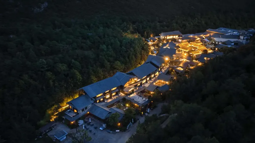 Lijiang Yulong Jieluofu Shangyin Mountain Residence - Image 1