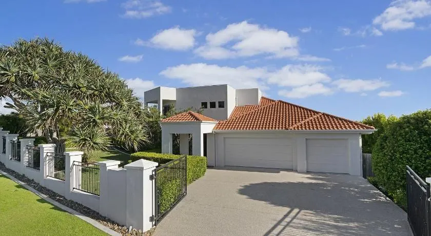 44 Driftwood Drive Castaways Beach - Image 1