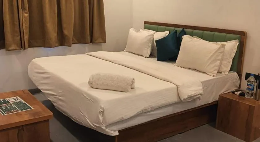 Hotel Vatika Inn - Image 1