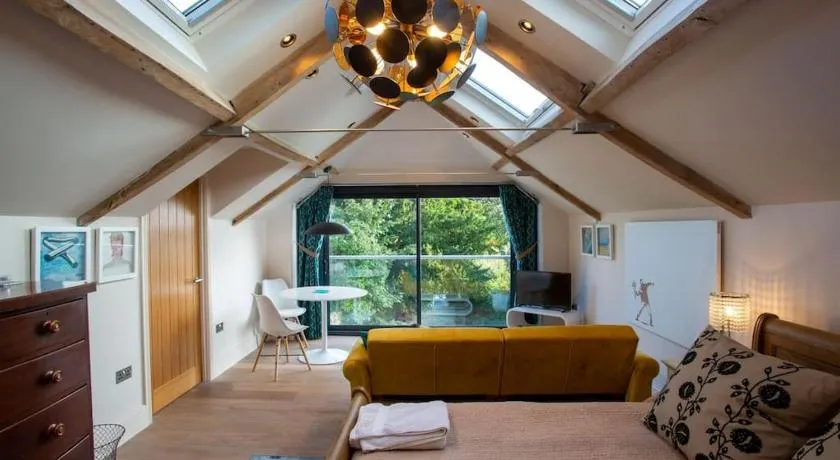 The Tullet, boutique hideaway in Somerset - Image 1