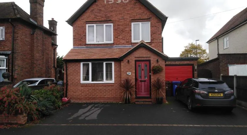 24 Fairfield Road - Image 1