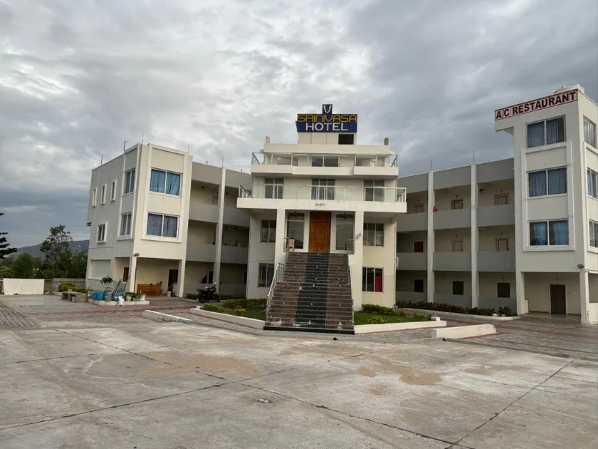 Srinivasa Hotel - Image 1