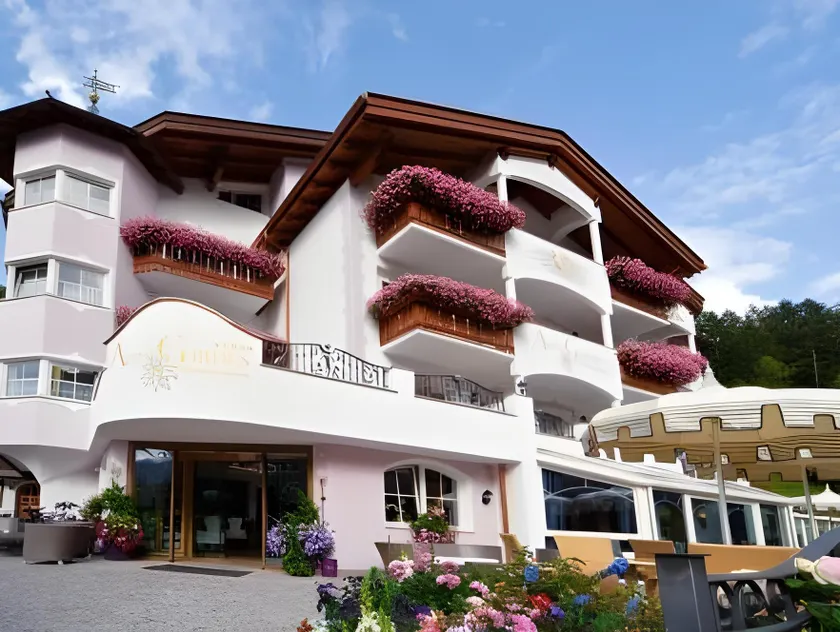 Alpin Garden Luxury Maison & SPA - Adults Retreat - Image 1
