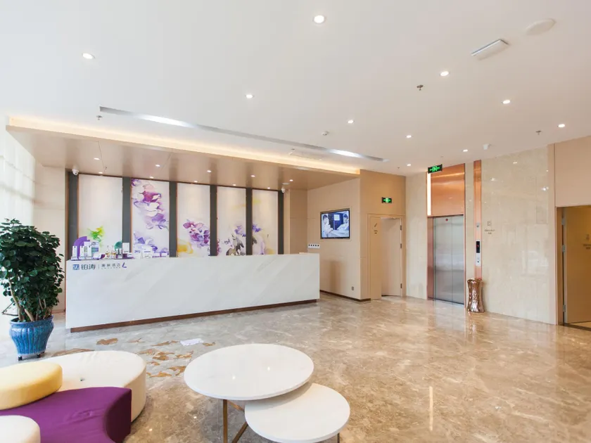 Lavande Hotel Chengde Summer Resort Outer Eight Temples - Image 1