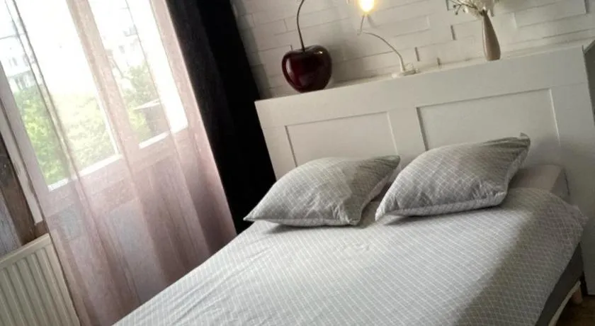 appartement Disneyland Paris face de la gare RER val d'Europe/navette gratuite - Image 1