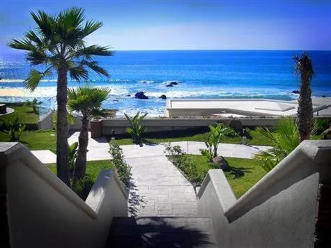 'Luxury Oceanfront Penthouse with Pools, Jacuzzis and Spectacular Ocean Views' - Image 1