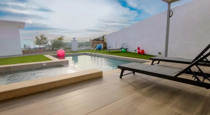 Thea Villa - Image 1