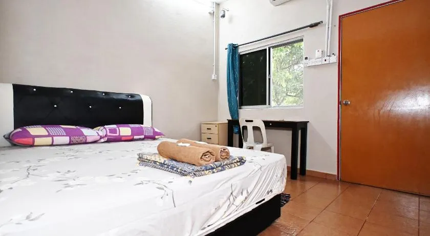 Tony’s Guesthouse at Teluk Bahang - Image 1