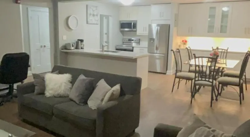 Luxurious Two Bedroom Apartment - Image 1