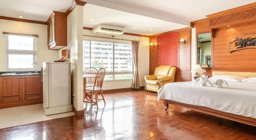 Studio Suite by Royal Ivory Nana - Image 1