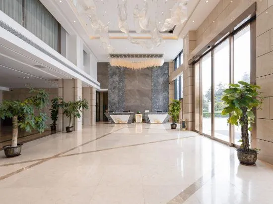 Qianyi Hotel(Yulin National Defense Building) - Image 1