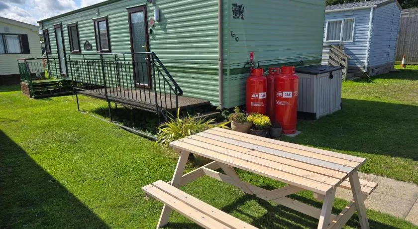 Beautiful 2 bedroomed mobile home - Image 1
