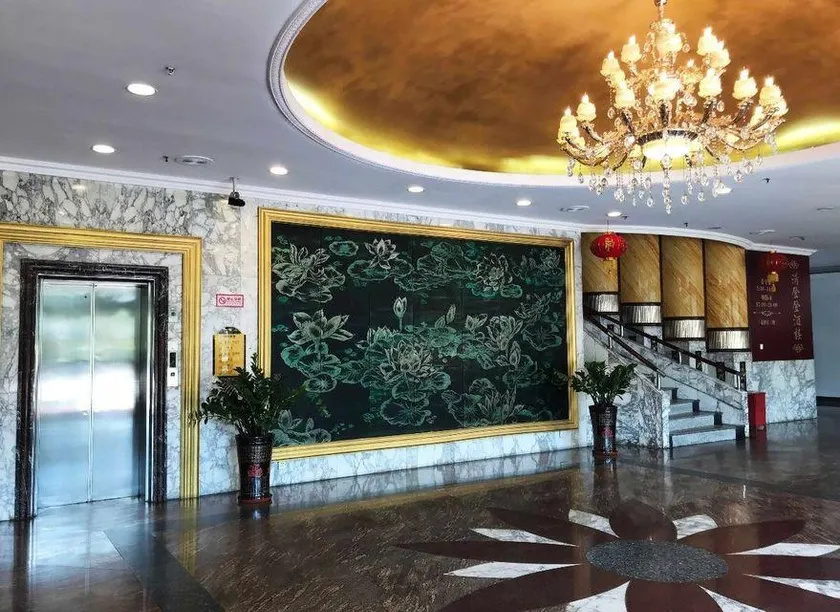 Ronglian Hotel - Image 1